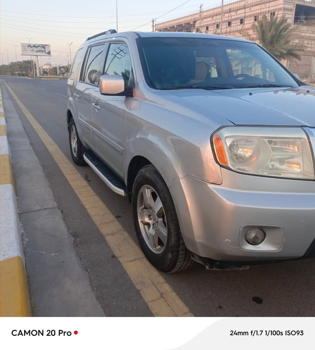 السلام عليكم هوندا بايلوت ياباني
 اصل 2010 للبيع موجودة في البصرة سفوان 
سبعة راكب محرك 3300
سلايد روف 
بانوراما 
تبريد ثلاث قطع 
تدفئة الكشنات الأمامية 
نظام ايكو 
حدادية امامية وخلفية كاملة
طخم تاير جديد 
رقم اربيل انگليزي سنويه لغايه 26
سيارة جاهزة ما تخسر عليها 
بيها ضربه خلفيه عكس السائق 
السعر 125 وبيها مجال للشراي
رقم هاتف 
*********** وات ساب 
‏***********‏ اتصال
