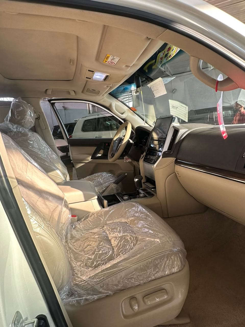 السلام عليكم اخواني واخواتي  لاند كروز موديل 2019 زاز باب اول دبل كرسي كهرباء كرسي السق 3حركات 3شاشات  باب خلفي كهرباء دبل ماوس مري شفط تشغيل عن بعد 4بيبان دخول ذكي كشاف ضباب السياره جلد تبريد 3قطع ممشى السياره 130الف ملاحضه بسيطه رصعه مسحوبه بل بي دي ار  
السعر/525
الرقم/ 0770 622 3289
