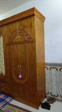 غرفة اخشاب • نظيفه • حجم ضخم