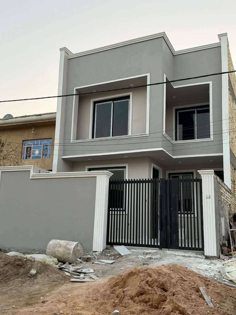 🏠 / دار للبيع مساحه ١٥٠ م طابو صرف 

             واجهه ٧.٥ م / نزال ٢٠ م 

🧱 بناء حديث درجه أولى 

الطابق الاول / مطبخ . أستقبال . هول . غرفه . مجمع صحيات . كراج . صحيات خارجيه 

الطابق الثاني / غرفتين . هول . مجمع صحيات 

🌎 الموقع / شارع ٨٠ الضباط الثانيه

للأستفسار أكثر مراجعة مكتب 
#عقارات_أراضي_بابل_الخضراء للمقاولات العامه والتصاميم الهندسية
🔸في حال عدم الرد نرجو ارسال رساله على الواتساب
 .
شارع ٦٠ .. عمود ٣٠٠ .. مقابل أستدارة علي بقلي 
الشيخ حازم 
أبو حيدر 
وسام محمد /***********
