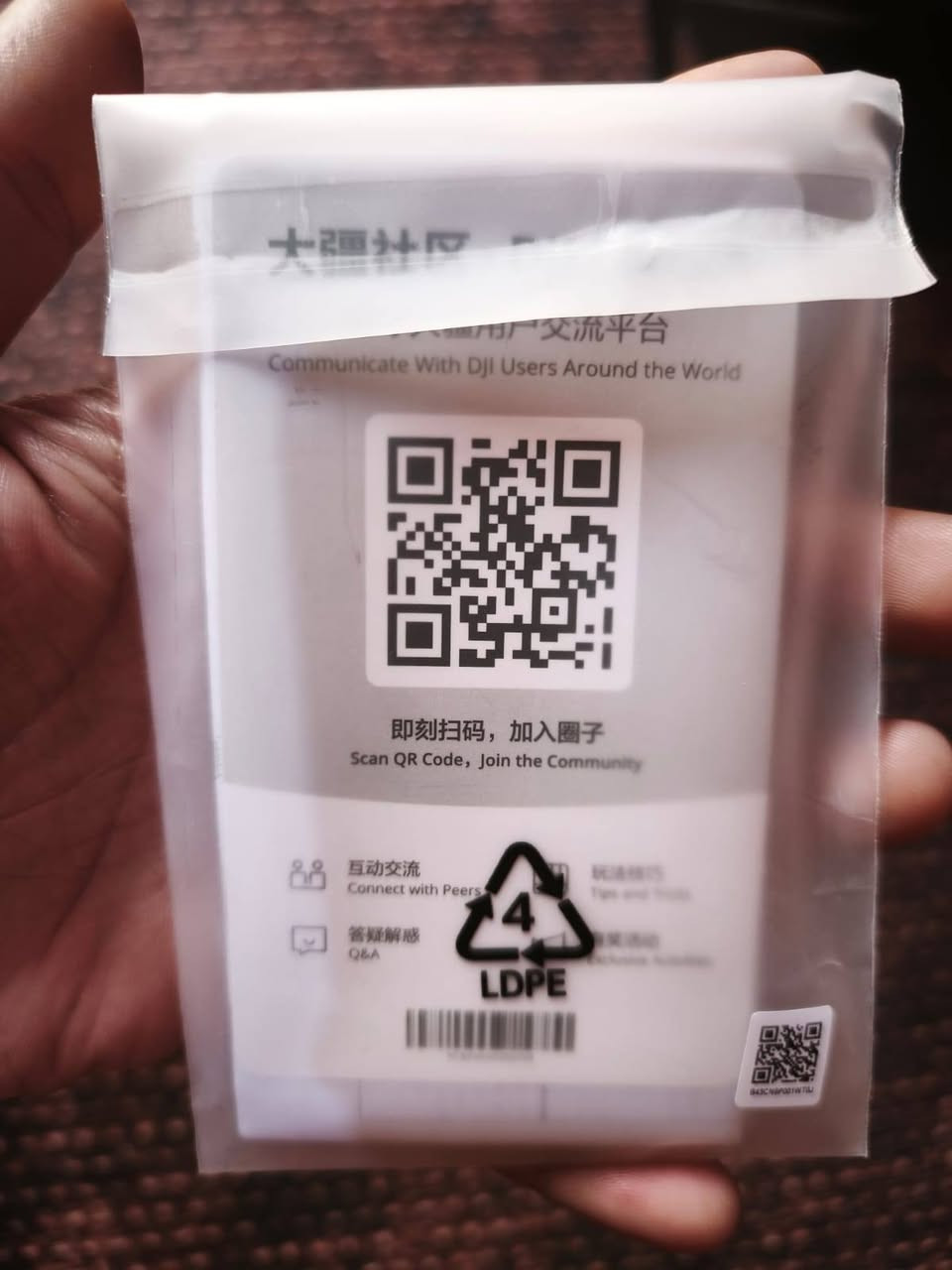 Mini 5 Pr درون مستخدم نضيف
✅ كاميرا "عين الصقر" المطورة:
تصوير بدقة 4K/120fps و HDR حقيقي. ألوان سينمائية وحساس أكبر يعطيك أنقى صورة في الإضاءة الضعيفة وتصوير ليلي خرافي.
✅ التصوير العمودي الحقيقي (True Vertical Shooting):
الكاميرا تفتر 90 درجة لتصور فيديوهات عمودية جاهزة للـ (TikTok و Reels) بأعلى دقة، بدون ما تخسر أي بكسل من جودة الصورة!
✅ رادار الحماية الشامل (360° Obstacle Avoidance):
انرسمت بذكاء اصطناعي يخليها "تشوف" من كل الجهات. انسى موضوع الاصطدام، الـ Mini 5 Pro
✅ بطارية "نفسها طويل":
وقت طيران يصل إلى 50 دقيقة (مع البطارية المطورة). طير براحتك
✅ نظام البث الأقوى DJI O4+:
مدى يصل لـ 20 كم مع بث HD صافي جداً على الريموت. حتى لو طرت لمسافات بعيدة، راح تظل الإشارة قوية وما تگطع.
✅ وزن الـ 249 غرام:
خفيفة، سهلة التنقل، ومعفية من أغلب قوانين التسجيل الدولية. رفيقك المثالي بكل سفرة.
• 💾 التخزين والسرعة:
• ذاكرة داخلية مدمجة 32GB للطوارئ.
• نقل بيانات لاسلكي فائق السرعة QuickTransfer.
• 🤖 ذكاء اصطناعي:
• ActiveTrack 360°: تتبع احترافي للهدف من كل الزوايا.
• Waypoints: ميزة رسم مسار الطيران مسبقاً (احترافي للمشاريع الهندسية).


**إذا كنت صاحب هذا الإعلان وتريد حذفه لأي سبب، رجاءا أرسل رسالة إلى الدعم الفني**