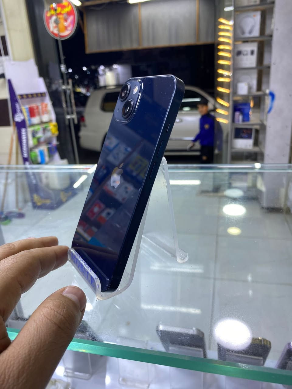 13عادي الذاكره 128 البطارية 83 ممفتوح وتر بروف وين ميعجبك افحصه السعر 425 رقمي ***********
