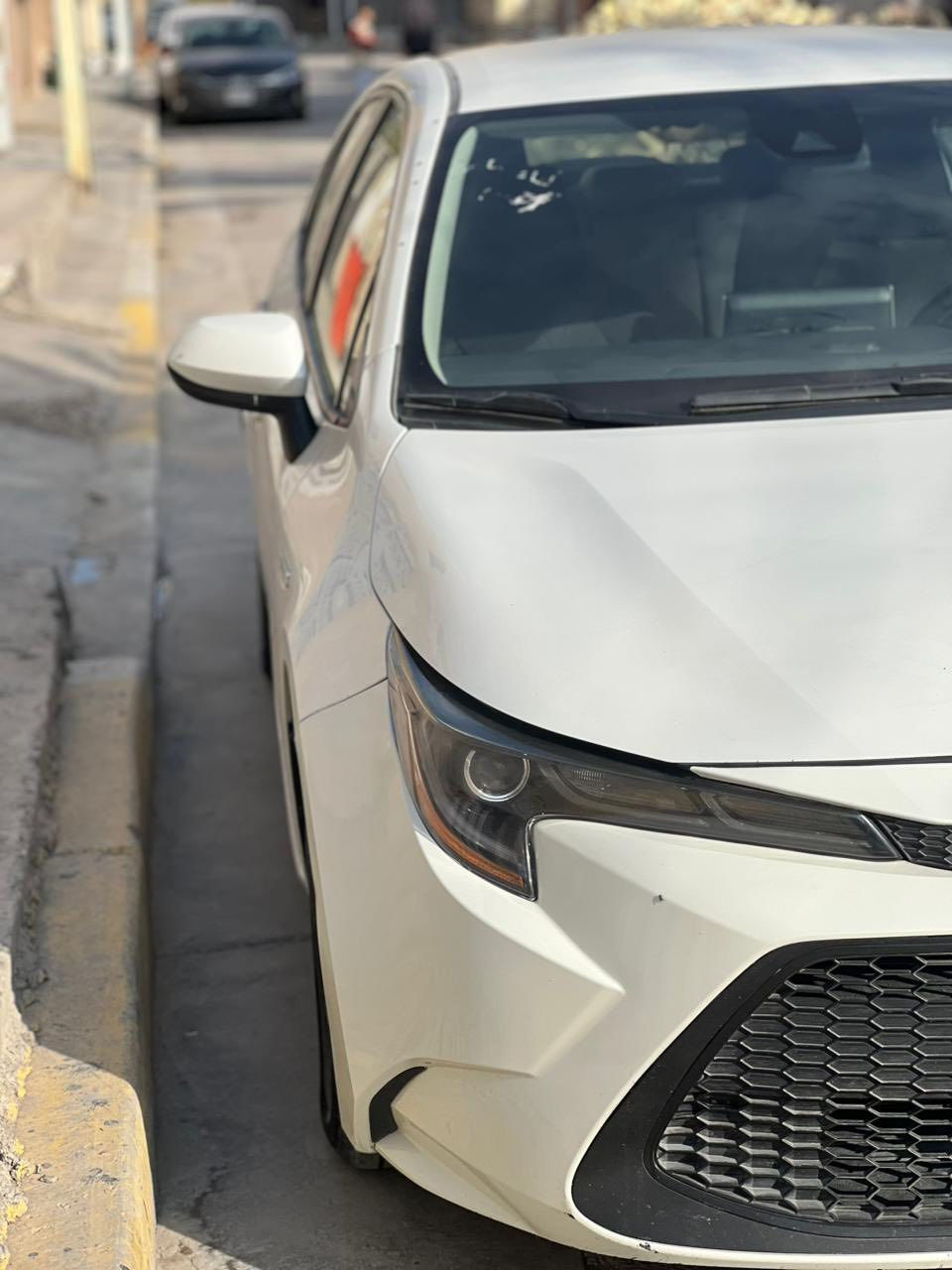 السلام عليكم
كورلا هايبرد ٢٠٢١ 

معروفه مواصفاتها

حادثها فقط باب مبدل وبارد يم قبق البانزين وصار بيها بالجاملغ كد شبر  بارد 

ب ١٤٠ وبيها مجال رقم بغداد 

***********
