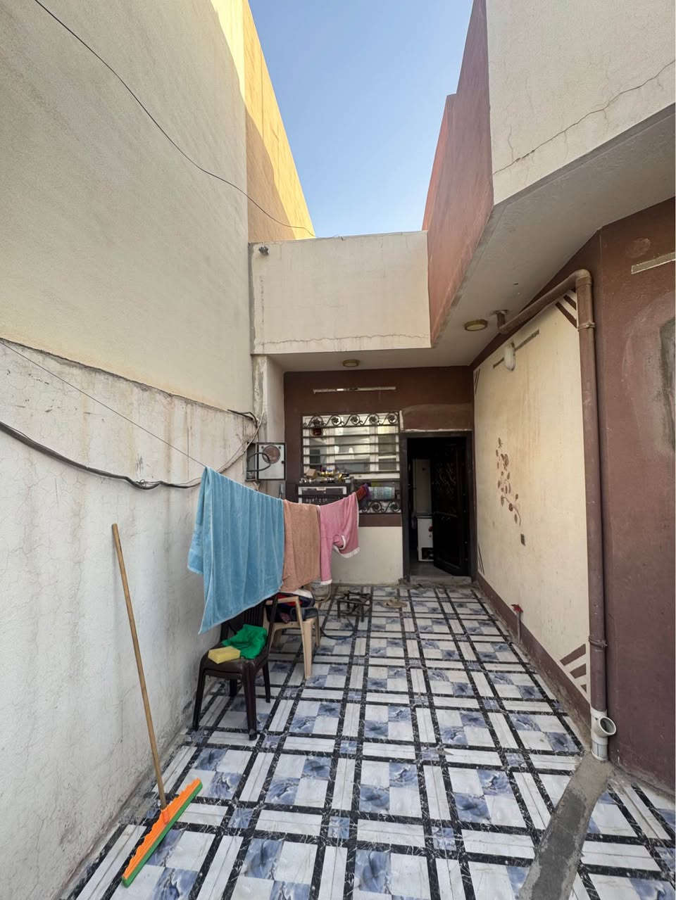 سلام عليكم بيت للبيع زراعي 

بيه غرفتين نوم و استقبال و مطبخ و حوش بيتونه 

سعر بيت 95 مليون وبي مجال 

عنوان حي واسطي قرب دائراء المعوقين 

ال شراي  يتصل *********** كركوك, العراق
