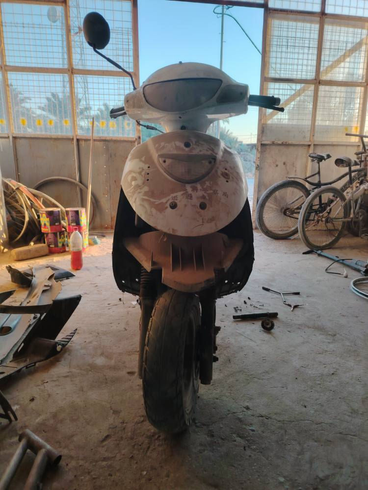 سلام عليكم شباب من رخصة مدير الكروب ساسوكي ياباني دراجة  متروكة مكينة شغالة بس ماتشحن دراجة ابيع هل الموجود كوم حديد ب 175 وبيهة مجال قليل مكاني نجف كوفة ناحية العباسية دراجة سابقن  شغالة بس نتركت  وحالين تشتغل بس ماتشحن شباب ابيع هل الموجود لاتجي تكلي شبية مابيهة تحمل وتروح  كفراتهة موجودة  شراي يتفضل خاص اول يتصل *********** وتوفيق لجميع
