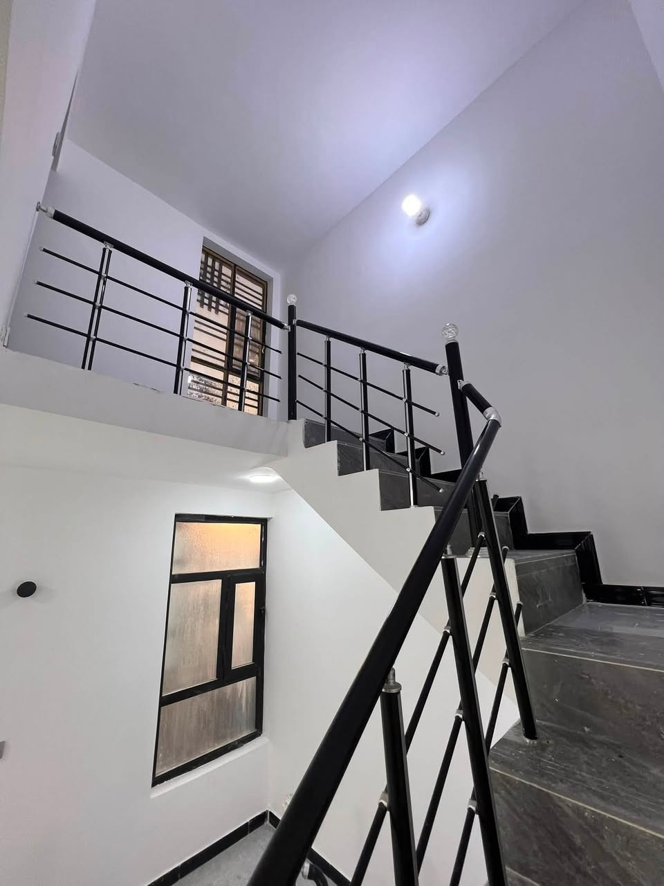 🏠#الدارللبيع 80متر واجهيه 5متر نزال 16متر
بناء طابقين وبيتونه حديث 

 يحتوي البيت. ع[3غرف نوم -استقبال -صحيات عدد 2- ومطبخ] البيت شغل درجة اولى

 مع الخدمات

⬅️نوع العقار  طابو زراعي سند 25 اقرار محكمه 

⬅️العنوان #بغداد_الدوره_البوعيثه   

مجمع العدل الاول ثاني فرع عن الشارع العام

🔴للاستفسار  خاص او الاتصال ع  الرقم 

☎️***********
