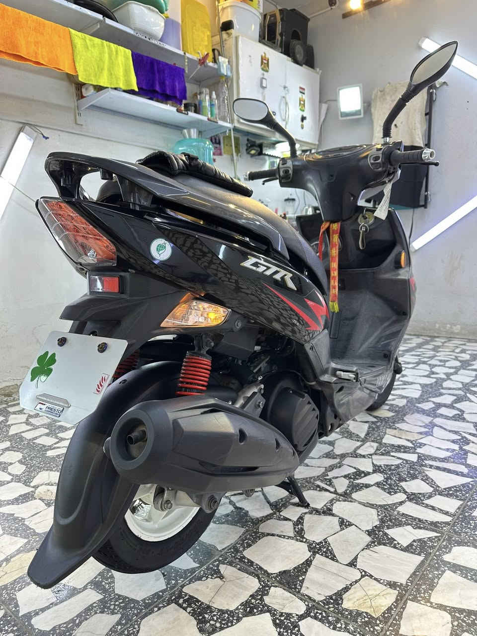 دراجة جيتي ار 2013 كفالة عامة كفر وسوادات ومكينه ماشية24 الف كلمة جديدة قليلة عليها وختم واحد كل الكفرات ويه المكينه شخط واحد مابيها دراجة صارلها 6 ايام نازله رمبة السعر (1450) *********** للتواصل مامتواجد بالفيس ولا بالخاص شراي اتصل
