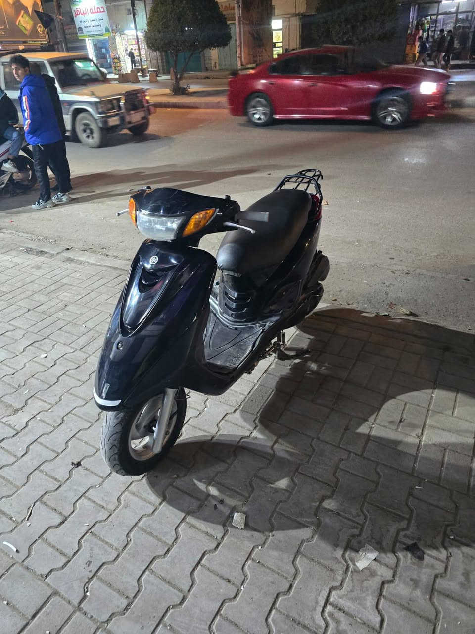 السلام عليكم دراجه فريز ببغاء مال رمبه شيء قليل ماشي بالشارع نقره سلف الشمعه وسخه اوراق وصولي مدفوع قمركها نظافه الدراجه 80 السعر مليون و300 راح اخلي لك رقم الهاتف والشراي يتصل ***********
