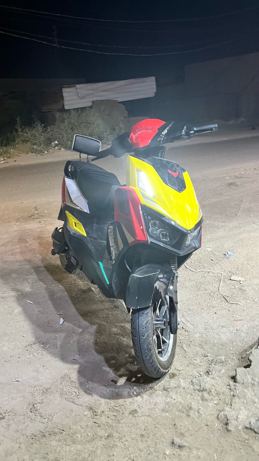 سكنس شحن كفاله عامه صارلي اسبوع مطلعها من الوكيل بطاريات كرافيت جدد  6 بطاريات دبل 88 ڤولت 50 امبير ملف الفين سرعتها 80 حقيقي تمشيك بلشحنه الوحده 60/65 كيلو  ودراجه مكفوله من كلشي سعرها ماخذها بواحد وخمسين ، رايدها ب 900 وبيها مجال  الموشراي لايتعبنه رقم بس واتساب *********** ومتواجد خاص (سبب البيع انطلبت فلوس) ((الدراجه اي عيب مابيها سبب البيع موضح))