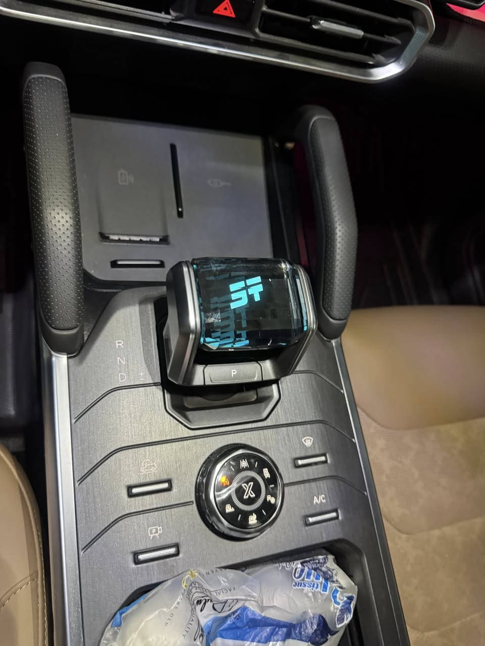 يجتور T2 مكفوله كفاله عامه رقمه بغداد ميحتاج اذكر موصفاته فول الفول 1/1 ✌️وسياره هواي بيه اضافات كلش هواي السعر 39مليون الشراي يتصل ‭0773 816 9566‬
