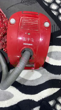 مكنسة كهربائية • بدون عيب