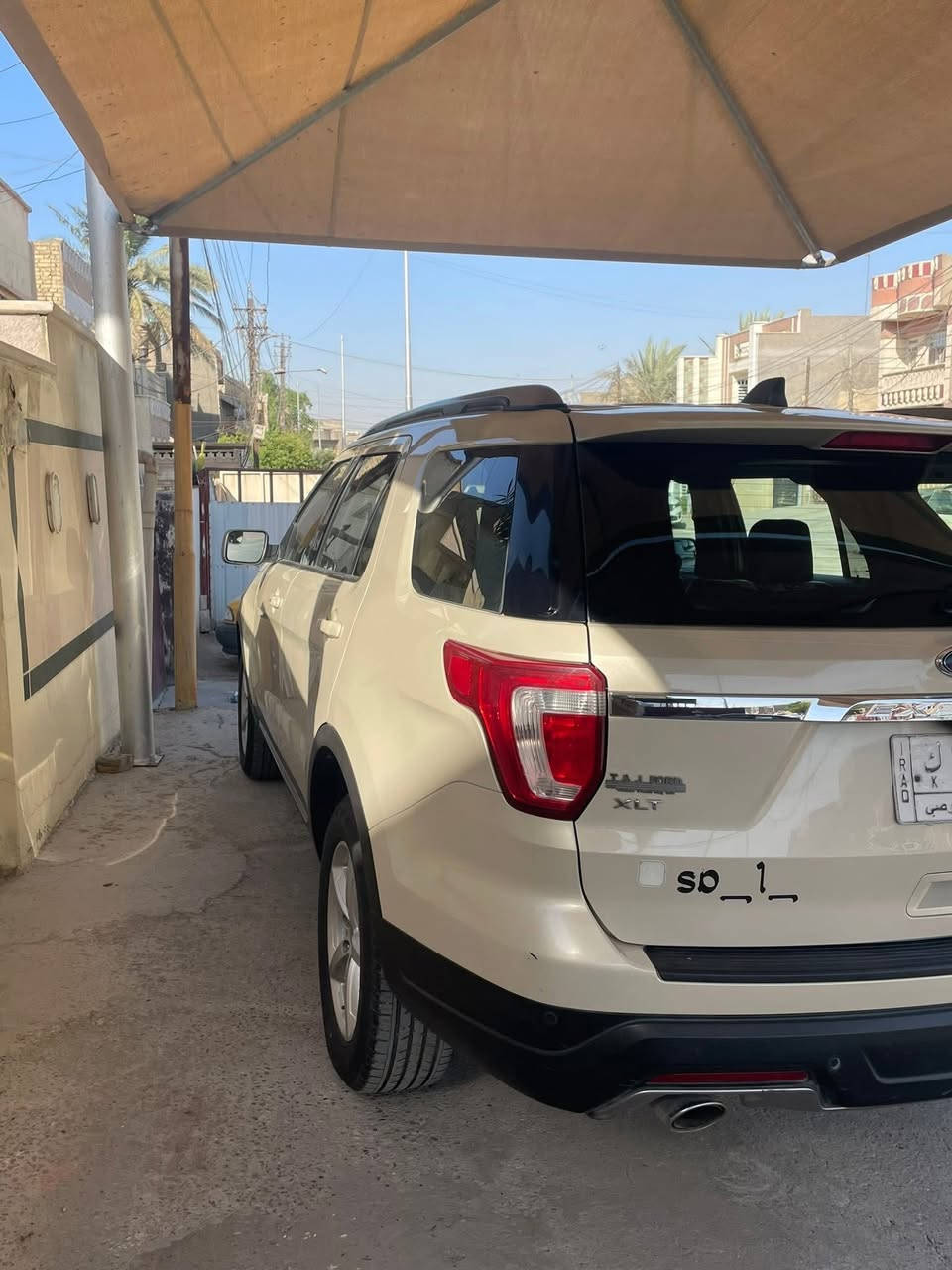 للبيع او المراوس
فورد اكسبلور
موديل 2018 
رقم بغداد بأسمي 
بصمة
كامره
حساسات خلفية 
تحكمات ستيرن
كشنات كهرباء 
غرفة مدوشمة ومغلفة كامل مع الارضيه
السياره حلوه وعليها ادامة كامله 
حادثها جاملغ ودعاميه 
السعر 180$ وبيها مجال 
الاستفسار على الرقم 
***********
