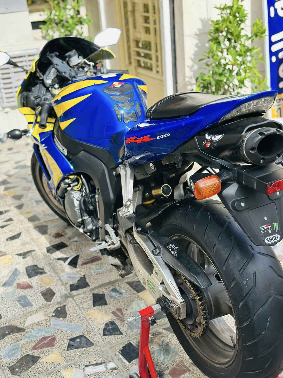 يا الله اللهم صل على محمد وآل محمد
RR1000 لون مميز كفاله عامه
دراجه اصوليه ومدفوع كمركها وجاهزه للترقيم 
مكينه هاون 8 نوزل ريسنك 
عليها اضافات
فيت بم ريسنك مال حلبات
هدرز صوت طرب
صالصنه توبرذرز بكفاير 
ماشيه 39
ادامه كامله من كلشي
دهن امزويل 
بانزين بس محسن 
سعر مناسب
مكاني بغداد 
***********
