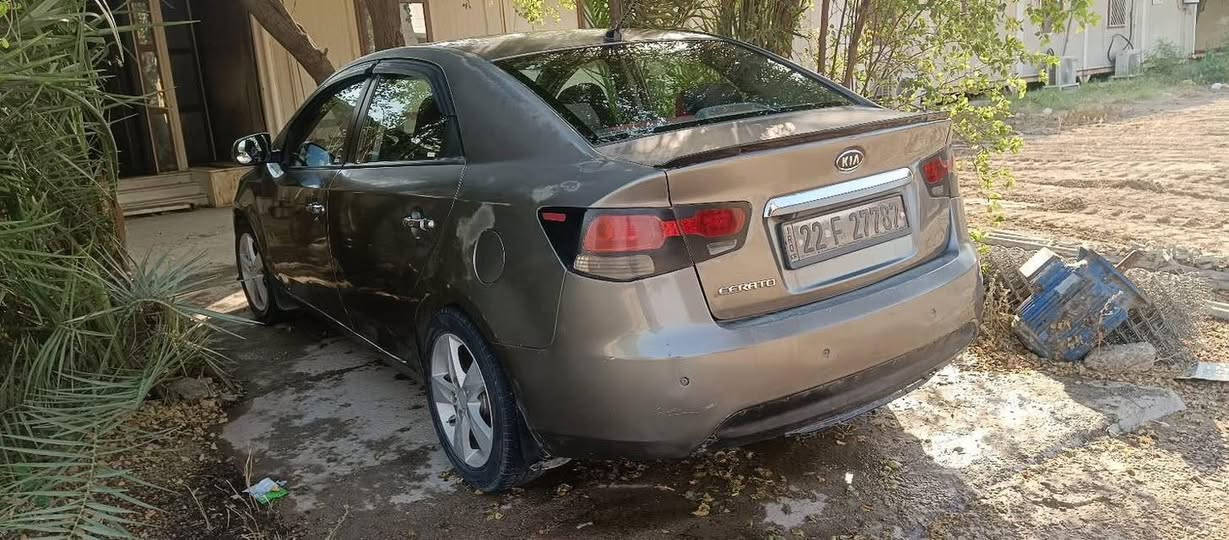 سيراتو خليجي  2011 تحويل مباشر سنوية ل2030
محرك 1600 دوش نظيف لا تنقيص ولا تبخير 
كير AT اوتوماتك وعادي 6 نمر 
تبريدها ثلج صدر نظيف تايرات نظيفة غرفة نظيفة مواصفاتها شاشة . تحكمات ستيرن . مري شفط . اشاير بالمري . بريك 4 ديسك .حساسات خلفية . كاميرا خلفية . مانع انزلاق
ضررها چاملغ امامي 
مصبوغة حزام اثر شخوط وجراد 
السعر مناسب جداً 72 وبيها مجال

العنوان الدورة ***********
