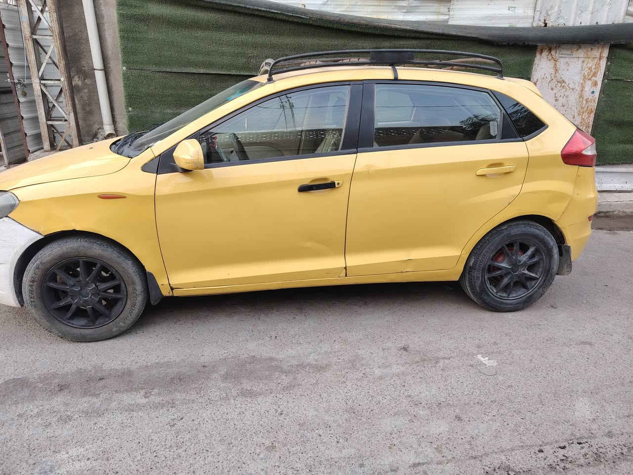 للبيع شيري فلاوين موديل 2011  هزه جديده رقم جديد
هيه وغرامه مصفره مكينه وكير كورله بيكاتشو 1600 اقتصاديه كهربائيات كل شغال شاشه حساس خلفي صدر جديد باتري جديد تخم تايرات جديد كشرتهه بلاديه تراي يخبل  سعر 35 وبيهه مجال المكان بغداد الشعله ***********
