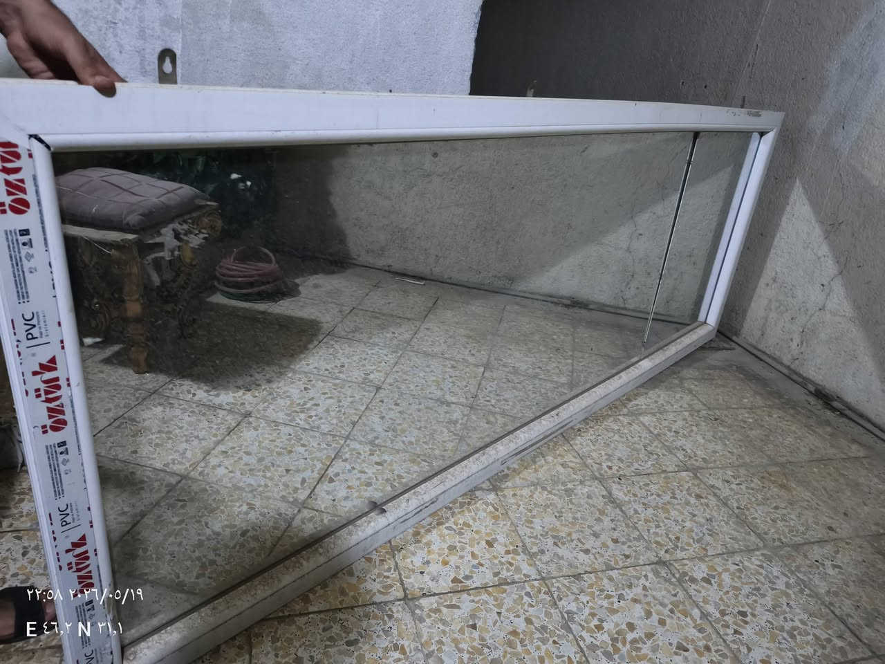 مرايه جديده
 مال محلات تجارية حلاقه أو صالون
 الطول 2.30/90  السعر 200 ألف وبيه مجال 
للاستفسار ***********

