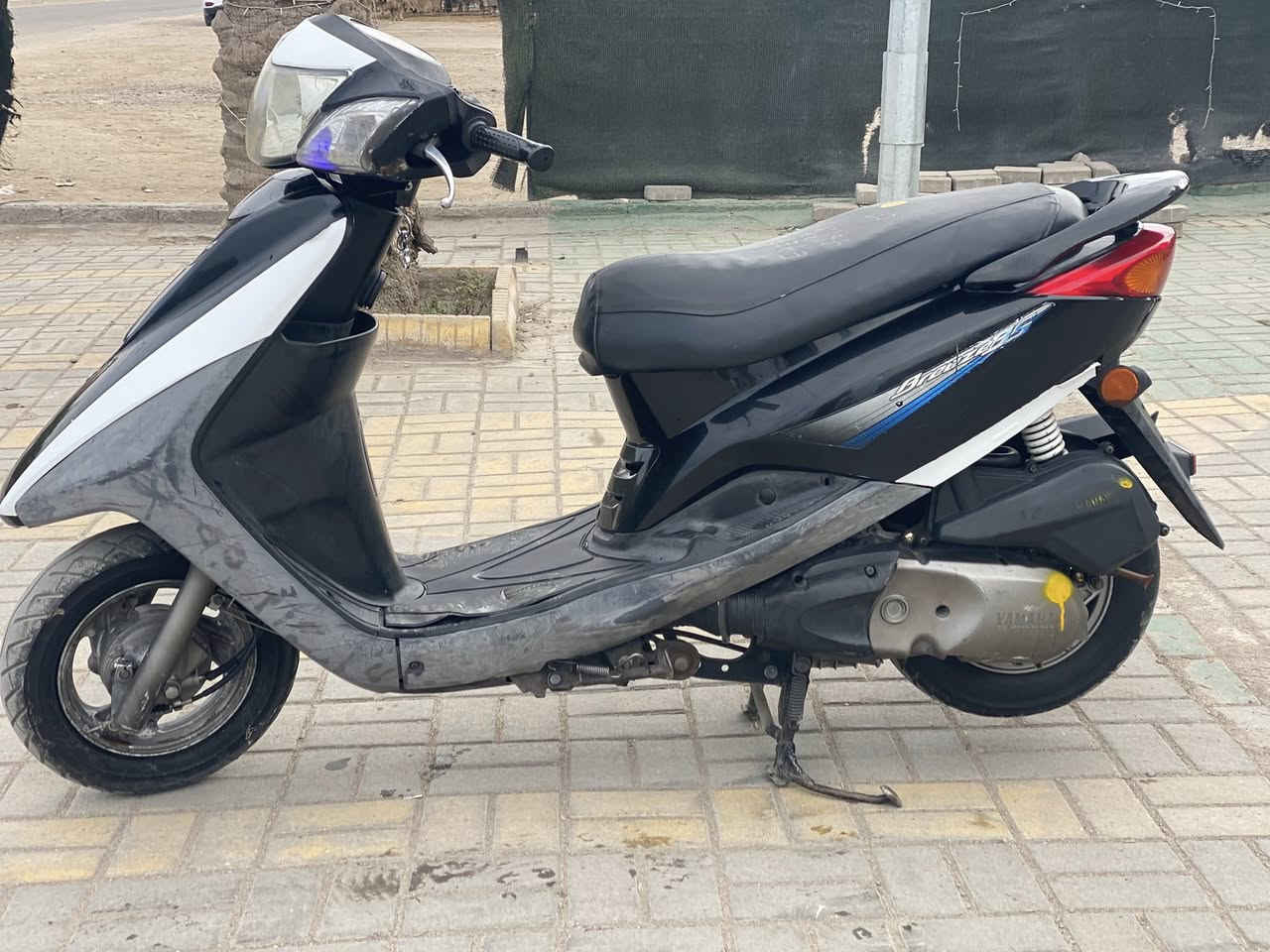 سلام عليكم
للبيع دراجه بريز ببغاء ياباني نوزل خطين 
دراجه جديده مال رمبه ما صار شهرين من طالعه من المعرض دراجه مكفوله كفاله عامه اذا مكينه مفتوحه او كفر امبدل تاخذهه بلاش دراجه بعدهه عل بلاد اي شي ما ناقصهه كهربائيات كلهه شغاله ربع متصرف عليهه 
السعر ( مليون ) او بيهه مجال شي بسيط العنوان بغداد الدوره للاتصال *********** متوفر واتساب 
ملاحظه ( المو شراي لا يكسر بحلال العالم )
