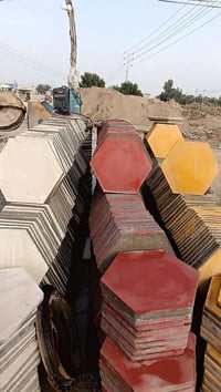 يتوفر كاشي المتر ب (6)واصل ‏‪0776 440 8363‬‏ ‏‪0773 630 0483‬‏