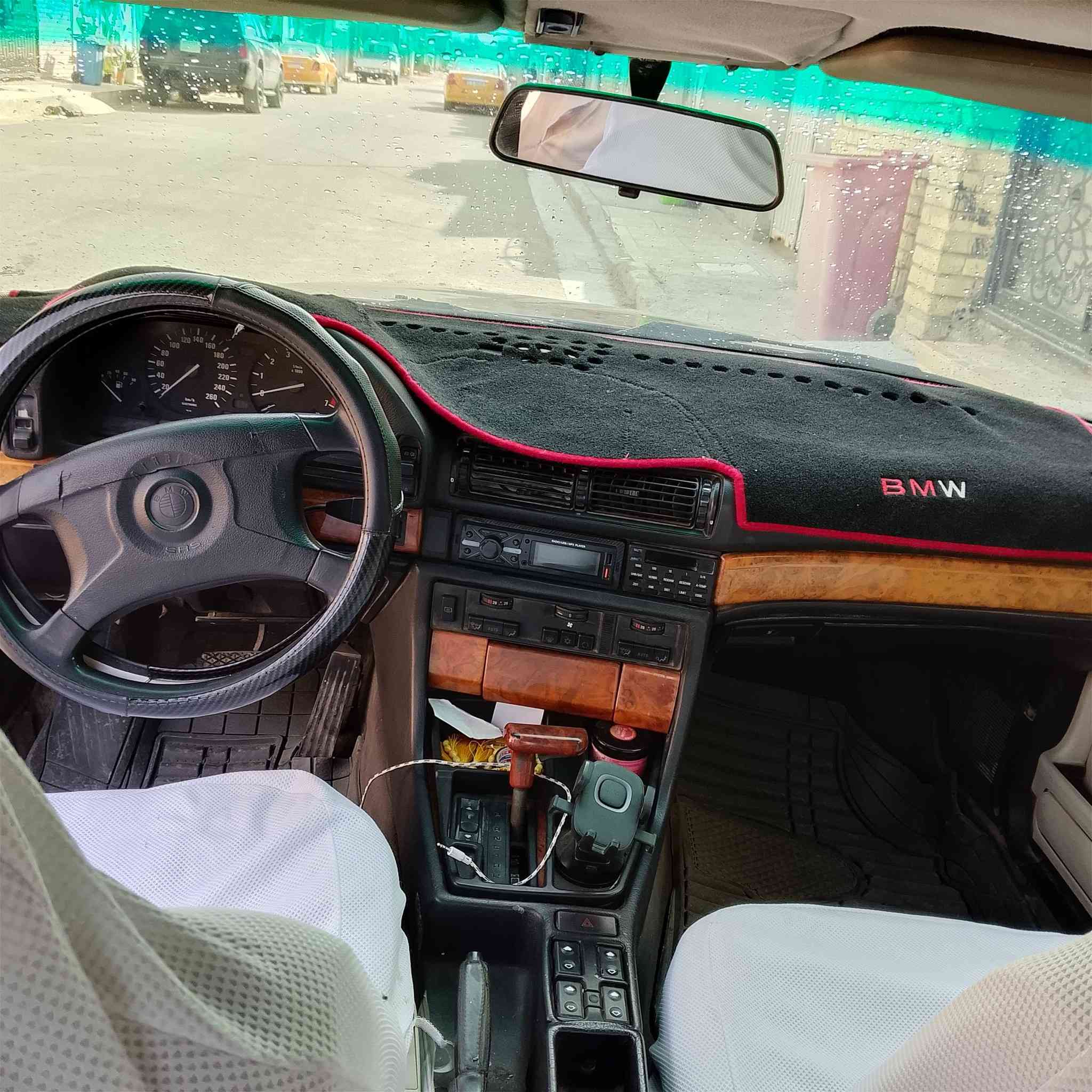 السلام عليكم 735 مديل 93  مكينه كير تبريد صدر تخم تاير مكفول صبغتها حلوه فتحه بجم عريض غرفه كهرباء بيها ملاحضات بل كشنات مكلف بل نشر *********** سعر 53 بيها مجال
