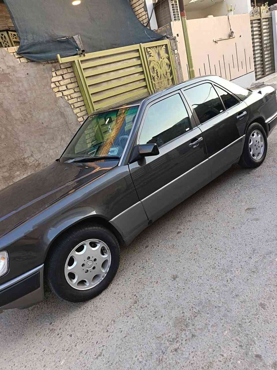 تحيه طيبه من رخصت صاحب الكروب
مرسيدس بيبي شبح
موديل 89 ألون اسود كحلي
كير مكينه خراطيم 320
قواعد دبل سليمه
تدفه تبريد 
تخم تاير جديد
باتري جديد
صدر أمامي خلفي جديد
ويل 300
اريل كهرباء
جام كهرباء سنتر لوك اربع بيباب
داخل جلد اسود نضافه 90 بالميه
وشرط ترايك بصره
السياره احلى من الصور
ومسوي ادامه كامله دبل فيت بم
فلتر  كله جديد
راديتر جديد السياره ع ايدي
متصرف عليها ربع
عنوان بغداد رئاسه العبيدي
السعر 73 بيها مجال حك الجيه
اي استفسار اتصل وبخدمتك
وإذا اكو مرواس ياباني كوري هم بخدمتكم
***********
