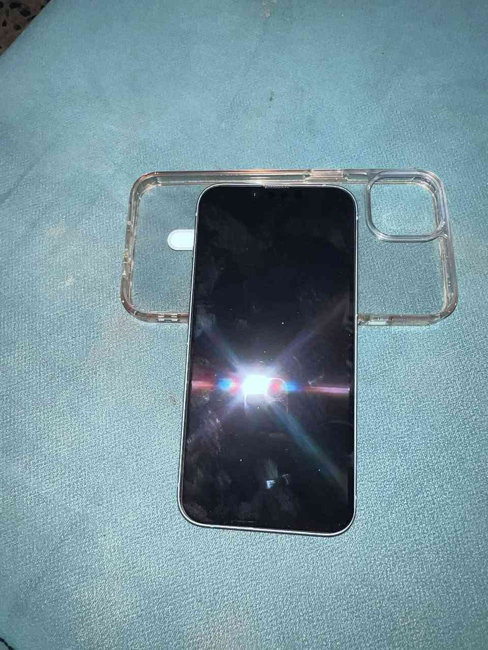 آيفون ١٤ كامرتين ذكره ١٢٨ ملحقات كامله كارتون +شاحنه اصليه رقم الهاتف ***********
