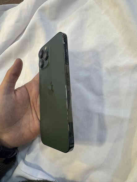 ايفون 13 برو ماكس 📱
بطارية 83 🔋
ذاكرة 128 كيكا 
الجهاز جداً نظيف ومال بيت 
السعر ٦٣٠ الف 
*********** الشراي يخابر ويدلل
