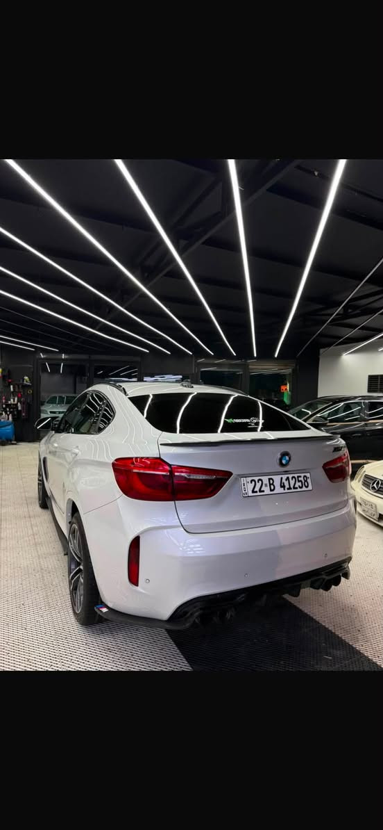 Bmw x6 M اصل  2017  Mبكج
سياره خليجيه وكاله عروش ماشيه 116 
سياره كاربون فايبر داخل وخارج  فول لسياره 
من كشنات رياضي تدفئه تبريد كامرات حساسات داتاشو  سستم سماعات رادارات ابواب شفط ترحيب ميحتاج اذكر مواصفاتها ال M معروفه  
كير مكينه كفاله  
صار بيها بنيد صبغ وربع جاملغ فقط  سياره خليجيه باقي مكفول   السعر 30 الف  
***********
