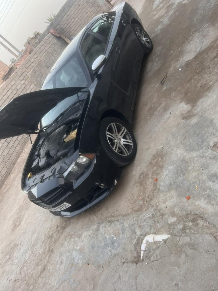 السلام عليكم
للبيع او مراوس  جارجر 2014 رقم بغداد تحويل مكينه 3600 حادث جاملغين وبنيد وبيها اماكن صبغ ابيع حزام السعر 125 مكان السياره البصرة القرنه ***********
