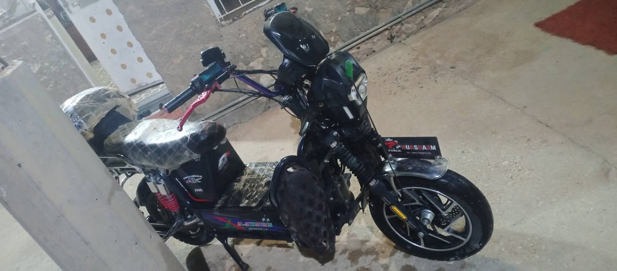 السلام عليكم موتور للبيع شحن بطاريات بعدهن جديده ست بطاريات موديل 25 ويرهم مراوس وسعر 500 وبي مجال


**إذا كنت صاحب هذا الإعلان وتريد حذفه لأي سبب، رجاءا أرسل رسالة إلى الدعم الفني**