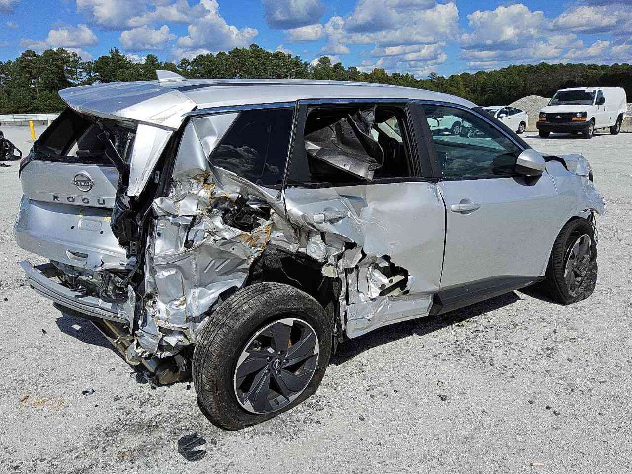 سلام عليكم.
نيسان روج 
موديل ٢٠٢٤ 
٣ سلندر 
سيارة وصلت اليوسفية 
ابيع على حادثه مكمرك و كامل 
السعر ٨٥٠٠$ 
٨٥ ورقة 
***********
