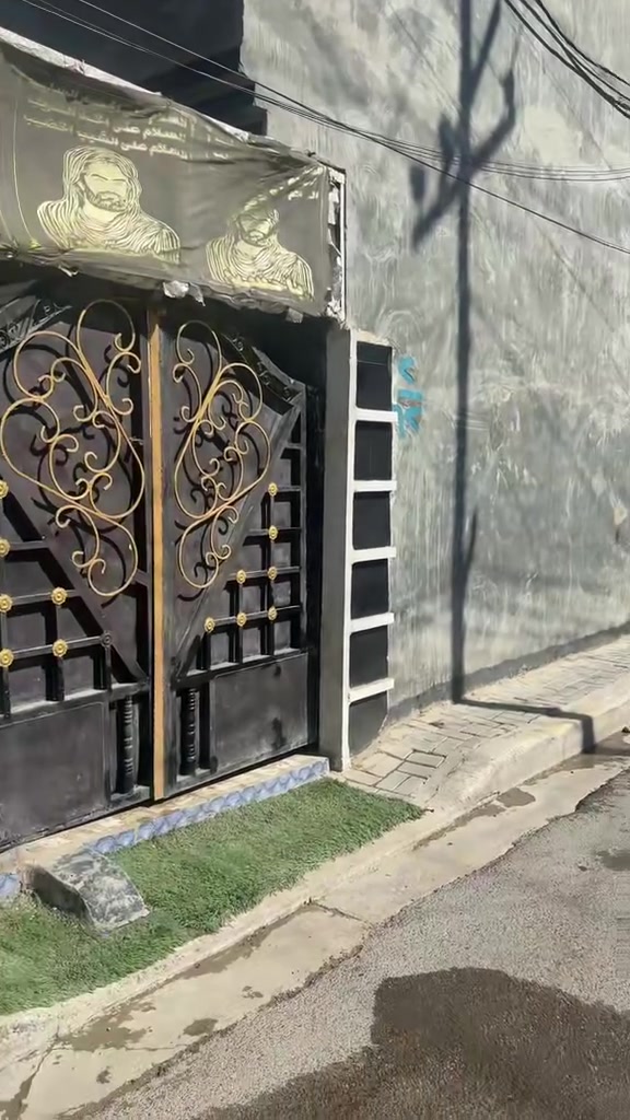 سلام عليكم بيت البيع الموقع حي سفير قرب اسواق ابو عراق المساحه 125 مربع واجه 12 ونص ونزال 10 التصال عله رقم واتساب فقط ***********
