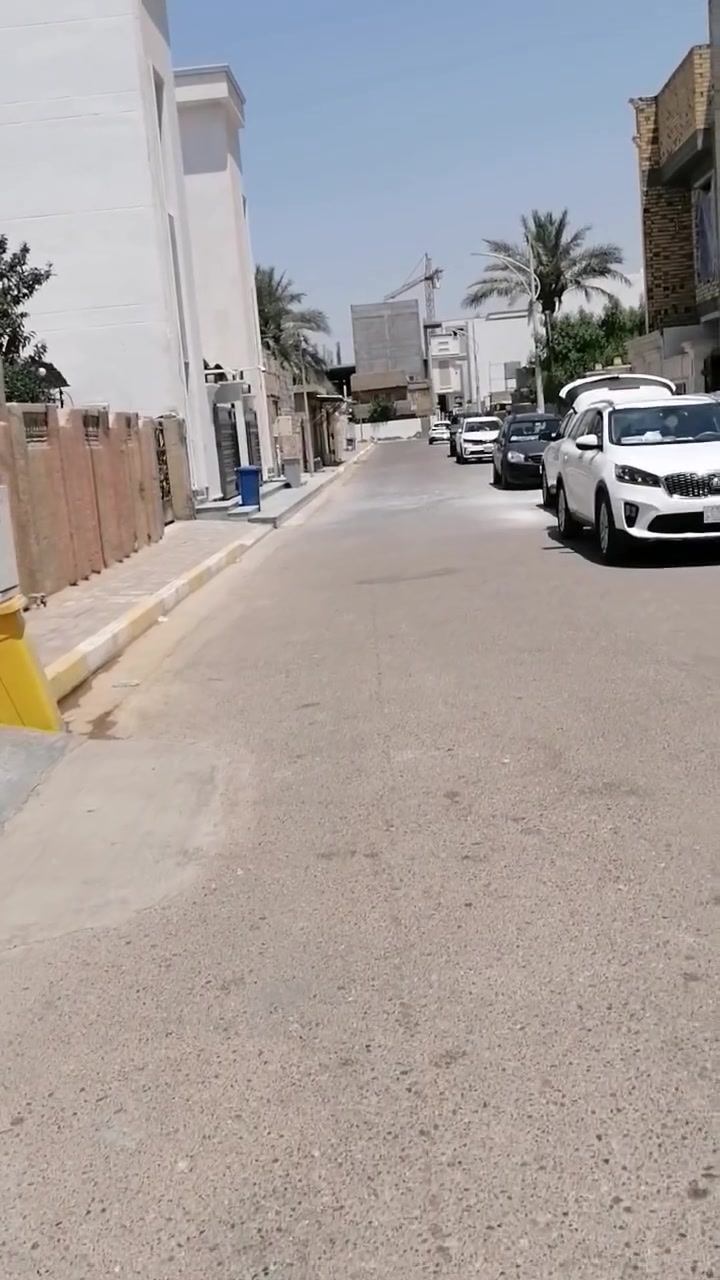 للبيع/ دار طابقين حي المعلمين موقع مميز جدا خلف السوق العصري مباشره  قديم.. نظيف كلش وجاهز للسكن المساحه/ ٢٤٠ متر الوجه/ ٨ × ٣٠
يتكون / ٥ نوم ٥×٤/ استقبال ٩×٥ / هول٥×٤ / مطبخ٨×٤ / حمام داخلي وصحيات خارجيه / حديقه كبيره / كراج كبير يتسع سيارتين 
السعر/  خاص لطفا/  أو الإتصال على  *********** واتساب أبو وسام للعقارات/لا أتعامل بالتعليقات لطفاً الجاد يتصل 
مكتبنا رمادي شارع٤٠ مقابل جامع الواثق
للبيع/ دار طابقين حي المعلمين موقع مميز جدا خلف السوق العصري مباشره  قديم.. نظيف كلش وجاهز للسكن المساحه/ ٢٤٠ متر الوجه/ ٨ × ٣٠

