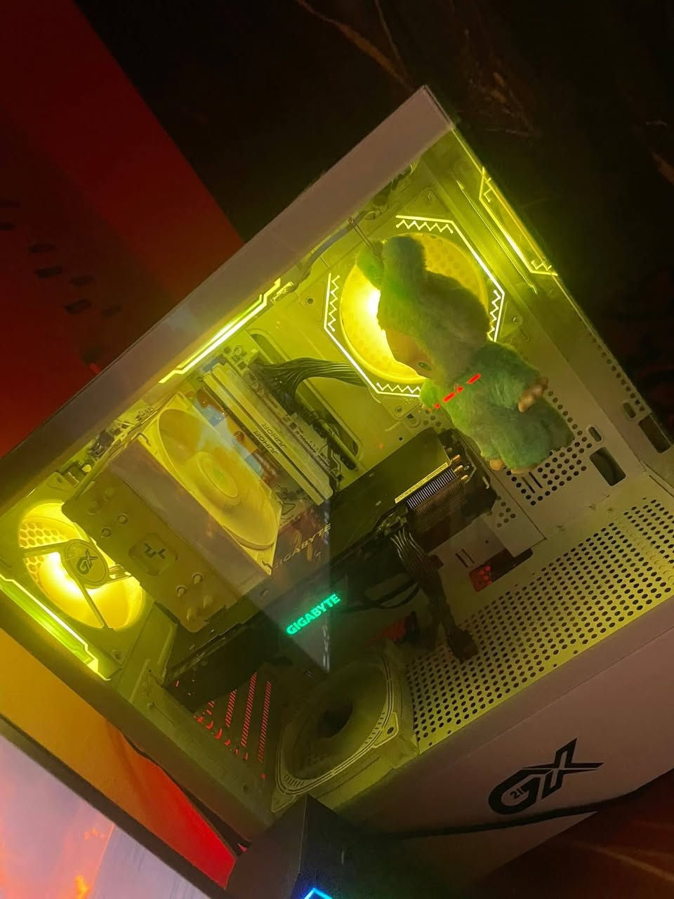 السلام عليكم
Razen5 3600s amd
 ssd256 
Ram32
 Rtx2060 supper
 4van 
مع شاشه mass 240 hz 27e
ماوس دراكون + كيبورد + سماعات
السعر 950
 ***********
