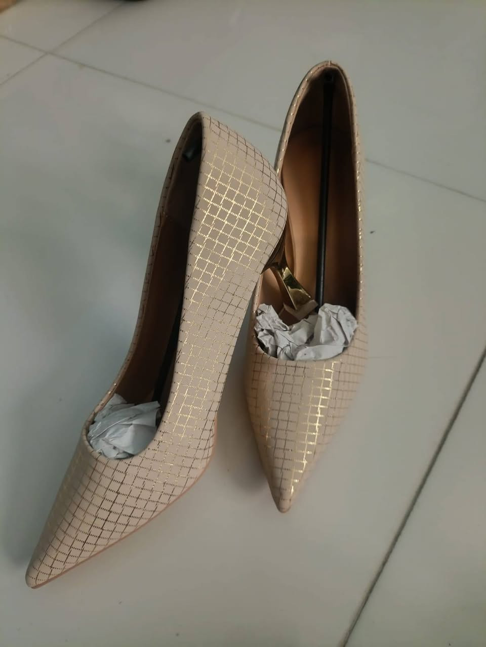 السلام عليكم  احذيه شي ان عنوان المحل ابي غرق السوك مقابل مجمع الحسين الطبي مجاور  ابو الالبان فرع المخبز الاتصال *********** اهلا وسهلا يوجد توصيل
