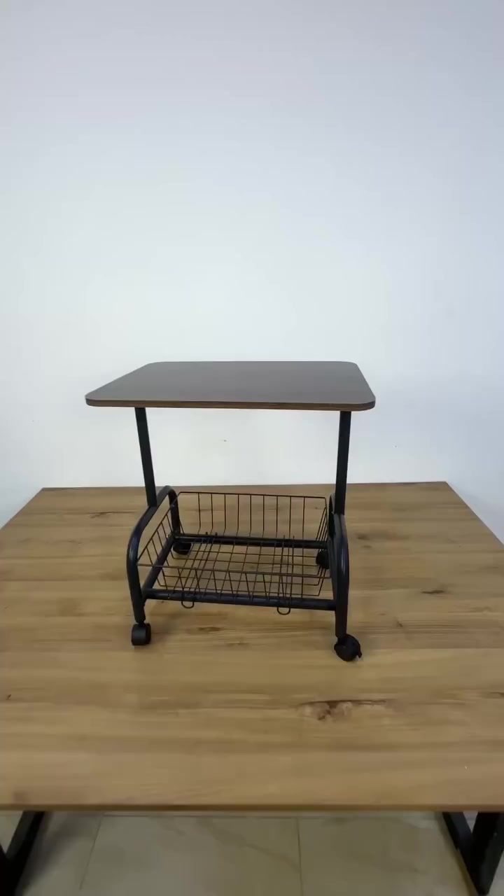 طاولة متحركة متعددة الاستخدامات بعجلات
السعر 26 الف

الاستخدامات:
مثالية كمكتب جانبي للابتوب أو الطابعة.
مناسبة لغرف المعيشة أو غرف النوم لتقديم المشروبات أو الوجبات الخفيفة.
يمكن استخدامها كطاولة تخزين صغيرة في المطبخ أو الحمام بفضل السلة السفلية.

المميزات:
تصميم عملي بعجلات لسهولة الحركة والنقل.
سطح خشبي أنيق بلون بني داكن يتماشى مع مختلف الديكورات.
سلة معدنية سفلية لتخزين الكتب أو الأدوات أو اللوازم اليومية.
هيكل معدني قوي وأسود اللون لثبات ومتانة عالية.
عجلات دوارة سلسة مع قفل لتثبيت الطاولة عند الحاجة.
سهلة التركيب وتأتي مع أدوات التجميع (مفتاح وعدّتين).

محتويات الصندوق:
سطح الطاولة.
هيكل معدني مع سلة سفلية.
4 عجلات.
أدوات التركيب (مفتاح - مفك ألين - مسامير).
كتيب تعليمات التجميع.

المقاسات:
أبعاد المنتج: الارتفاع: 53 سم  الطول: 48 سم  العرض: 35 سم
أبعاد التغليف: 51 × 38 × 19 سم

ملاحظات:
يُفضل تثبيت العجلات في الاتجاه الصحيح لضمان الحركة السلسة.
يمكن استخدامها كقطعة أثاث إضافية متعددة المهام في أي غرفة.
تركيب سهل لا يحتاج إلى أدوات إضافية غير المرفقة.


**إذا كنت صاحب هذا الإعلان وتريد حذفه لأي سبب، رجاءا أرسل رسالة إلى الدعم الفني**
