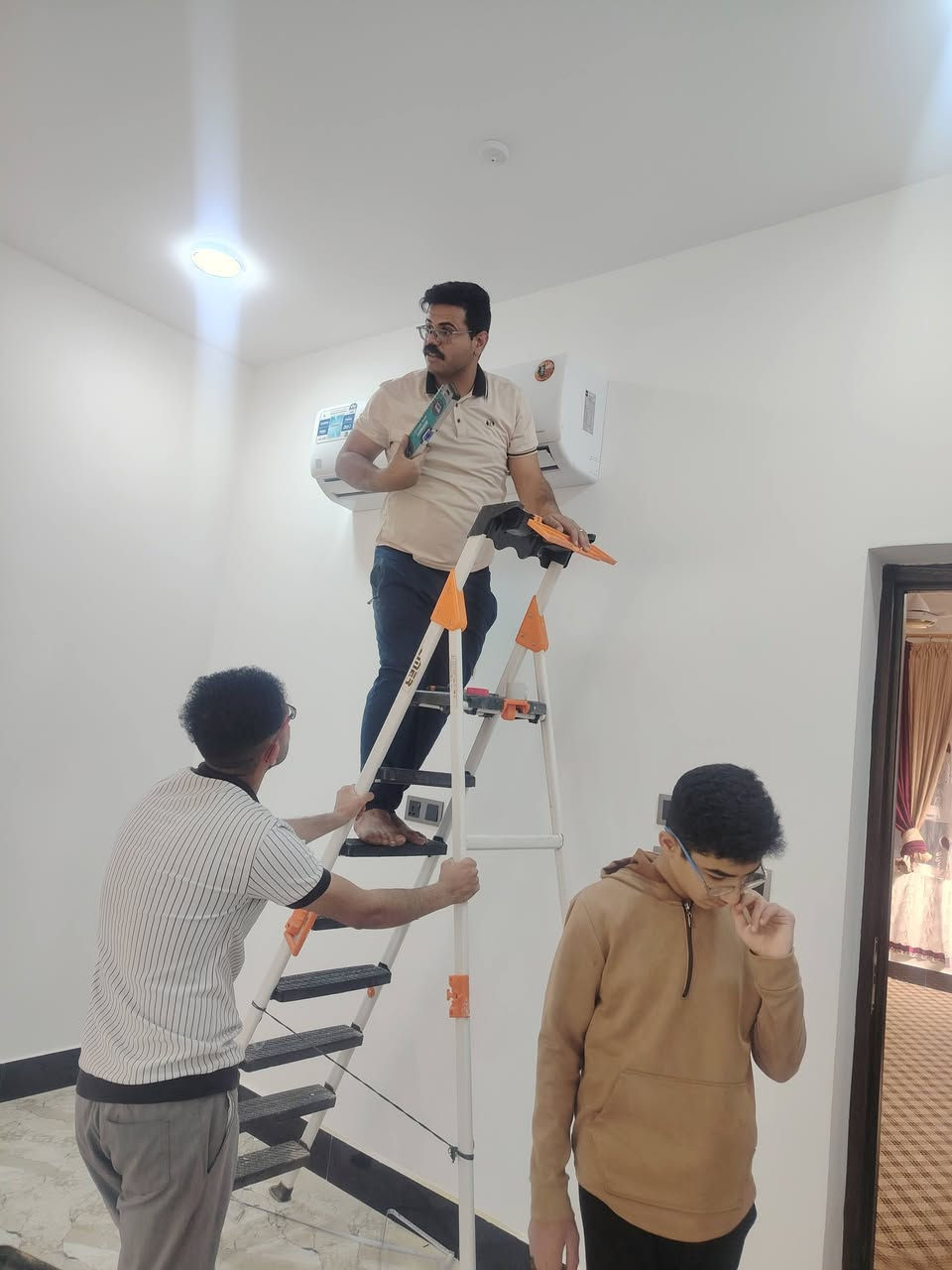 تنصيب وصيانه كافه انواع السبالت الجداريه والكنتوريه والكاسيت غسل  وتنضيف   وشحن غاز مع الضمان في العمل   ***********
