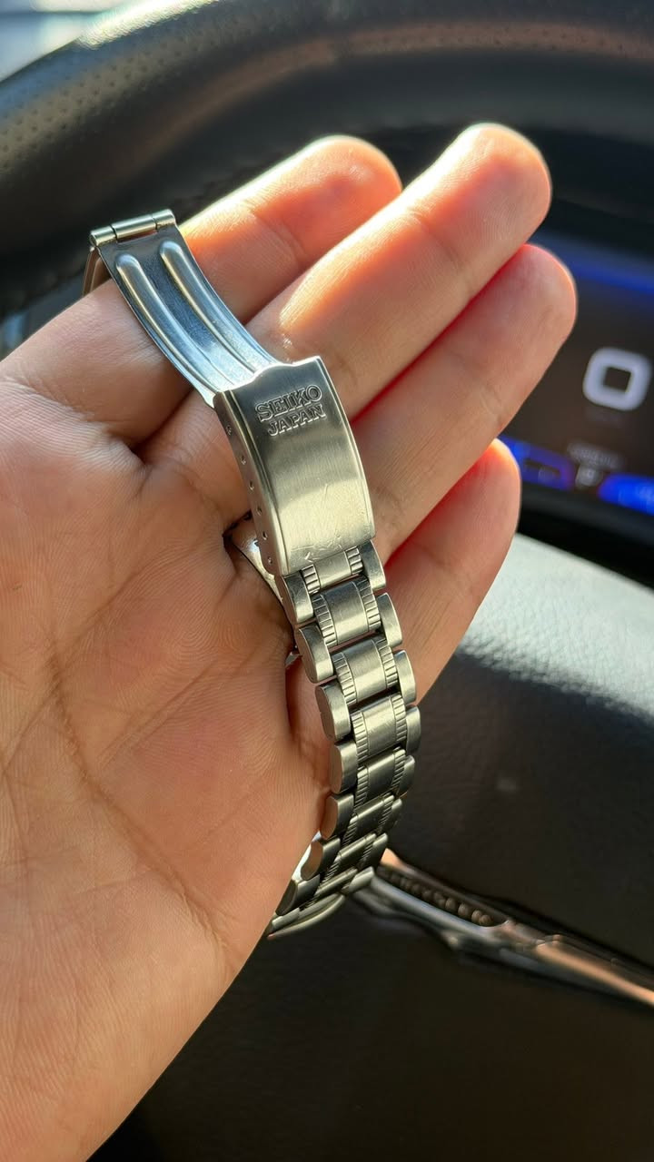 Made in Japan 🇯🇵
سيكو ياباني اصلي 
انتاج التسعينات 1990s
اوتوماتيك ⚙️
قطر 33 كلاسك
عقارب لمينوس
21 حجر
منفذ دي ديت عربي انكليزي
الساعة اساسية بالكاملة سير وبوك
السعر 45 الف


**إذا كنت صاحب هذا الإعلان وتريد حذفه لأي سبب، رجاءا أرسل رسالة إلى الدعم الفني**