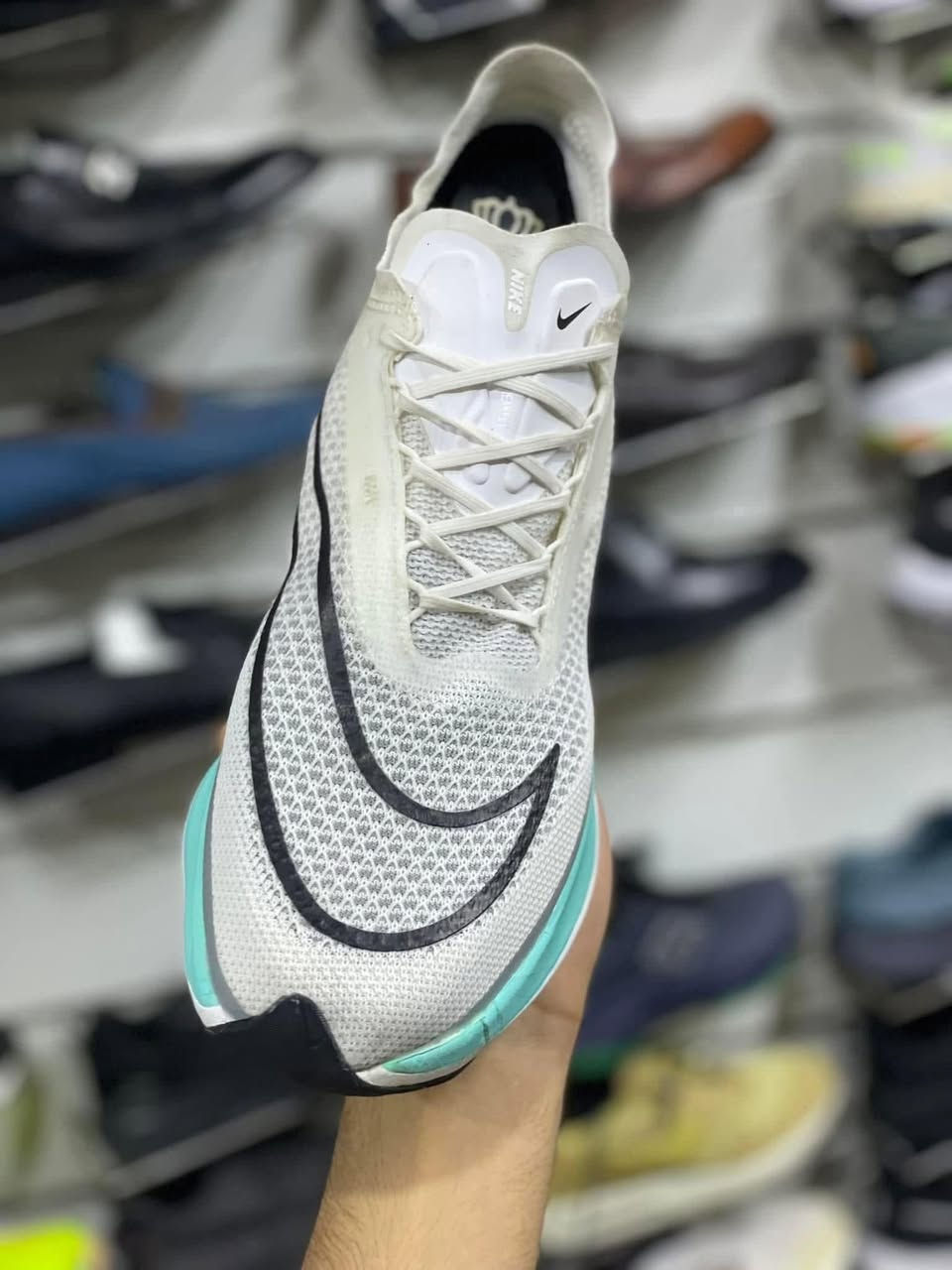 نايك 
بالة اوربي نضافه 100‎%‎
اورجنال اصلي وكالة
متوفر قياس 43 
ومتوفر قياس44
زوم اكس 
فوم طبي وزن خفيف مشبك 
غرناطة الحذاء الاصلي
متوفر توصيل بغداد والمحافضات
عنوان المحل بغداد الجديدة سوق الباله
***********
