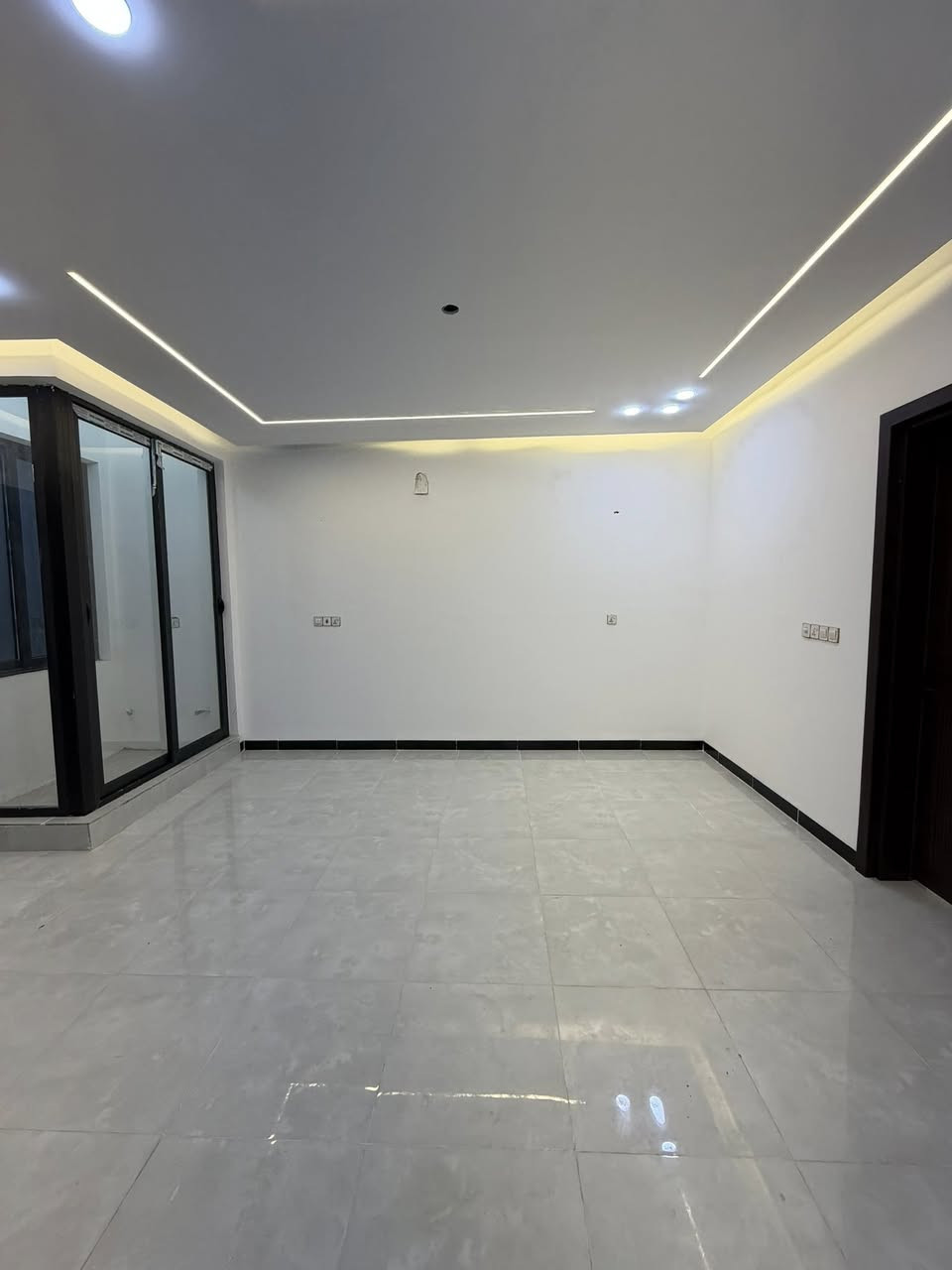 #دار_للبيع_طابو_زراعي 👇👇‎👇#استلام_مباشر
#الموقع // #حله_نادر_الثانيه_حي_الزيتون_الجديد

 #طابقين_بناء_حديث_درجه_اولى

#متوفر_كافه_الخدمات✅ ماء مجاري كهرباء تبليط عرض الشارع 10م اناره ليلية تحويل مباشر

#المساحه // 150 م

#السعر // خاص

#التفاصيل ( استقبال + مطبخ  + هول 

+ غرف نوم عدد 4 + مجمع صحيات عدد 3

+ منور عدد 2  )

——————————

للاستفسار اكثر مراسلة الصفحة او الاتصال 

 #علاء_الغرباوي  📞 ***********

او مراجعه المكتب 🏠#مكتب_روعة_اللقاء_للعقار 🏠

               🏗️ #مــوقع_المكتب🏗️

{ بابل/ حله نادر الاولى شارع الخدمي قرب سكله صدام }
