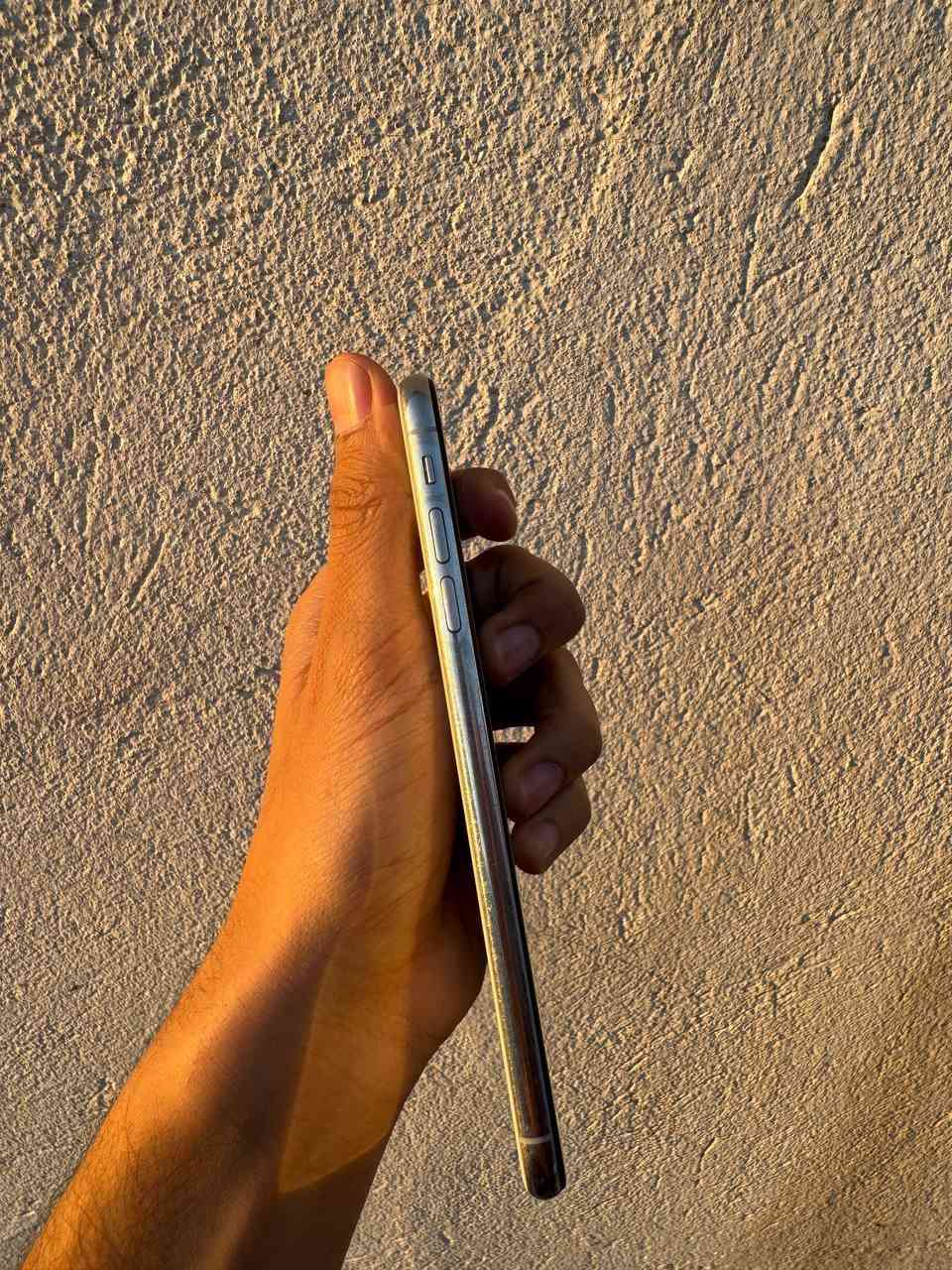 iPhone XS Max
ايفون اكس اس ماكس للبيع
ذاكرة 256 كيكا 
لون ابيض 🤍
بطارية 79 اصلية ممبدلة
فقط مبدل شاشة نوعية زينة
مكاني بابل وتوصيل عندي 
سعره: 240 الف (قابل للتفاوض)
موبايل:***********
