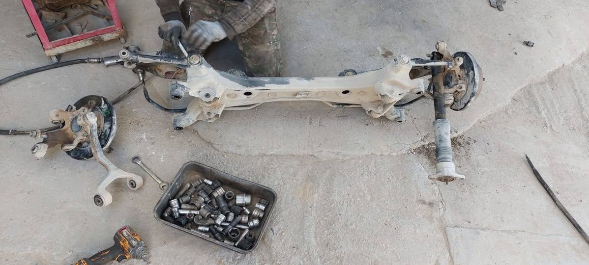 خدمات مدين أبو أحمد  حدادة الصدر جميع انواع السيارات الحديثة والقديمه
#ميزانيه #الكترونيه جميع انواع السيارات الحديثة 
العنوان الانبار قضاء عنه حي الصناعي اول شارع مجاور معمل اوكسجين عنه
متواجدين من الساعه التاسعه صباحا الى الساعه ٥ عصراا 
مدين ابو احمد ***********
محمد ***********
عمر ***********
