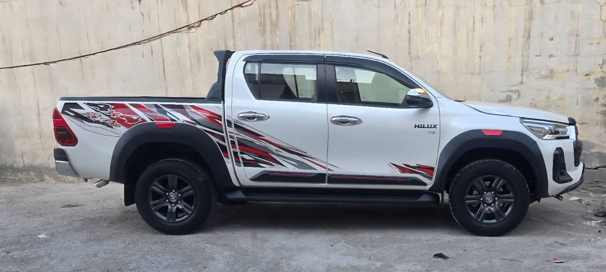 هايلوكس 2025 ساز 6 سلندر  فول مواصفات مكفوله كفاله عامه مكلف بل نشر 
***********
