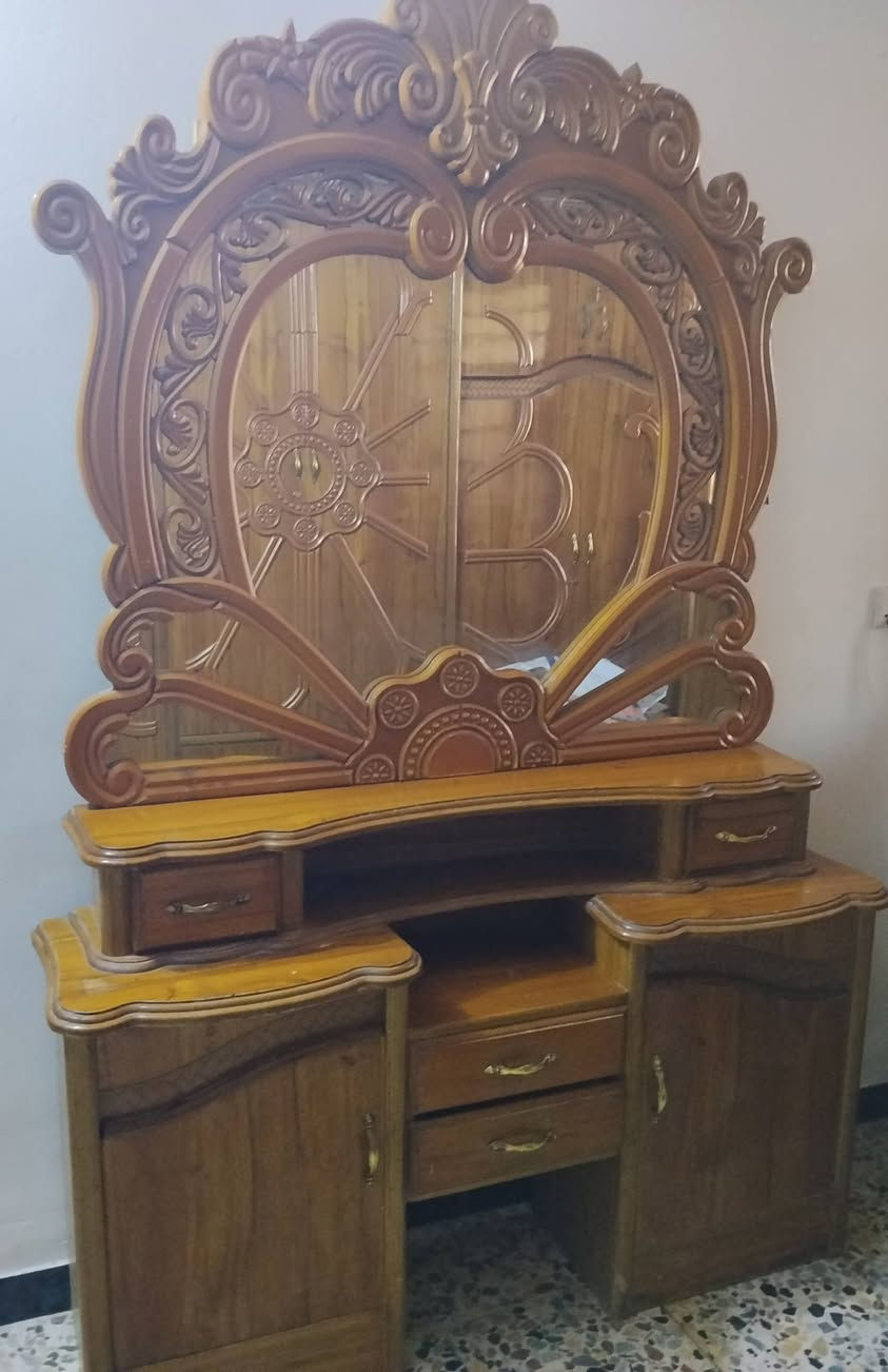 بسم الله 
غرفه نوم  كبيره
صاج عراقي درجه أوله
النظافه كدامكم ما بيها اي خدش صناعه عراقيه احسن نوعيه خشب 
سعر مليون و٦٠٠ الف عراقي 
رقم *********** واتساب ماسنجر تلي موجود
