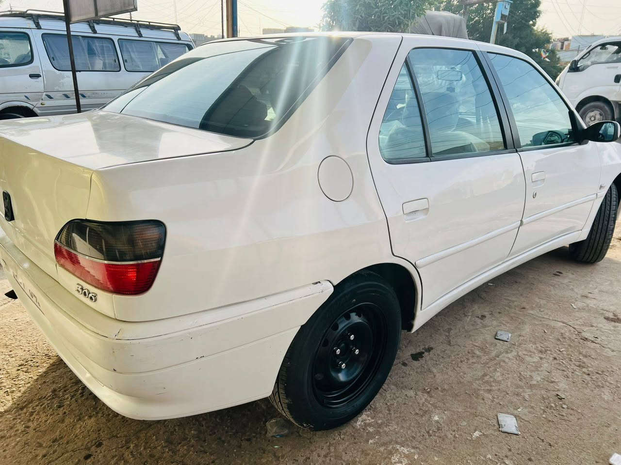 يا الله السلام وعليكم اخوان عندي بيجو 306للبيع 
سيارة جديدة أو حلوة كفالة من الضربة بيهة صبغ بنيد أو نص الجاملغ الامامي شرط الدعاميات بلادية بدون صبغ داخلهة نضيف كير محرك كفالة هزة أو سنوية اورقام جدد أو بسمي تحويل ثاني يوم بيهة نواقص بصيطة ينزلن من سعر السيارة السيارة معروضة 50او بيهة مجال الطيبين مكان السيارة بغداد للاستفسار ***********غير متواجد عل فيس بوك
