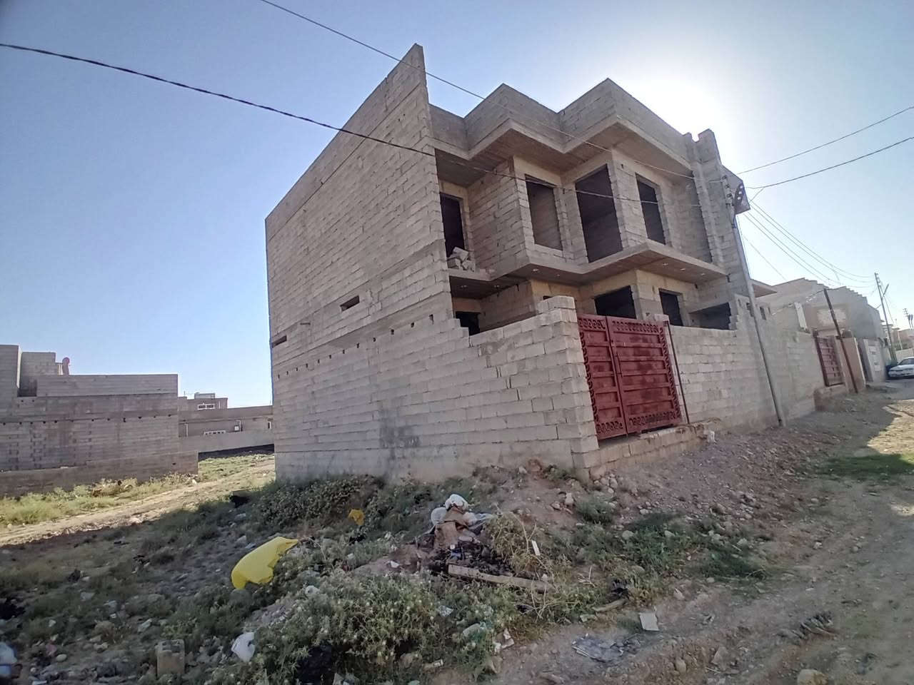 هياكل عدد ٢  ركن مساحة كل هيكل ١٣٠ متر    مجموع ٢٦٠ متر 
طابو زراعي رسمي سند ٢٥ في حي فدعم  . 
بداية الحي على النهر الصب خلف دار استاذ نهاد ابو لجين . 
شارع ٨ متر .  مي وكهرباء بلباب. 
يحتوي كل مشتمل على طابقين   .
الطابق الأرضي/ غرفة نوم مع صاله مع مطبخ مع استقبال مع صحيات مع كراج سيارة.  
الطابق العلوي/  ثلاث غرف نوم في كل مشتمل مع صحيات 
معروضات للبيع بسعر   ١٢٣ مليون . وبيهن مجال قابلات للتفاوض 
ملاحظة/ البيع الاثنين معا .   ماسسات مجاري 
للإستفسار  ***********
