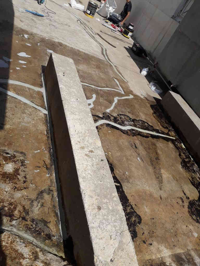 داشکاندنیکی گەورەمان ئەنجام داوە بۆچارەسەری لیچونی ئاو وتەرەشوع کەلەهیچ شوینک وکۆمپانیایە بەو نرخەی لای ئیمە هەیە نەکرابیت ☁☁☁☁☁☁☔☔☔☁☔

👷معالجەکردنی سەقفی سەربان کەکیشەی لیچونی ئاوی هەبوو.
👷چارەسەردنی بادرزی سەقف وهەلتەکینی کۆنکریت.
👷کۆبونەوەی ئاوبەهۆی کەمی گەلی سەقف ودانانی گەلی وبرینی سەقف بەکۆر.
👷چارەسەری ئاووەستان و پرکردنەوەی چالەکان بەموادی تایبەت .

 بەمەوادێکى زۆر نایاب کە  کارەکەمان بۆئەنجام داو تیشکی ڕۆزوسەرما کاریکی لی نەکات  ، وەهەموو موادەکانمان گرەنتی باشی ومانەوەی هەیە.

  ئەم ئیشە لەلایەن ئەندازیاران و ستافەکانی ( moorgroup ) ەوە  ئەنجامدراوە.

مۆرگرووپ :ئامادەیەبۆهەمووکاریکی  (  معالەجەی درزی دیواروسەقف وبۆیاخ وهەموو کاریکی بیناسازی) 
مۆر گرووپ تەنیا بەرپرسە لەم کارانەی کەلەلایەن ئەوزمارە موبایلەی دامان ناوە پەیوەندیمان پیوەئەکریت 
 
پەیوەندیکردن : 
*********** السليمانية
