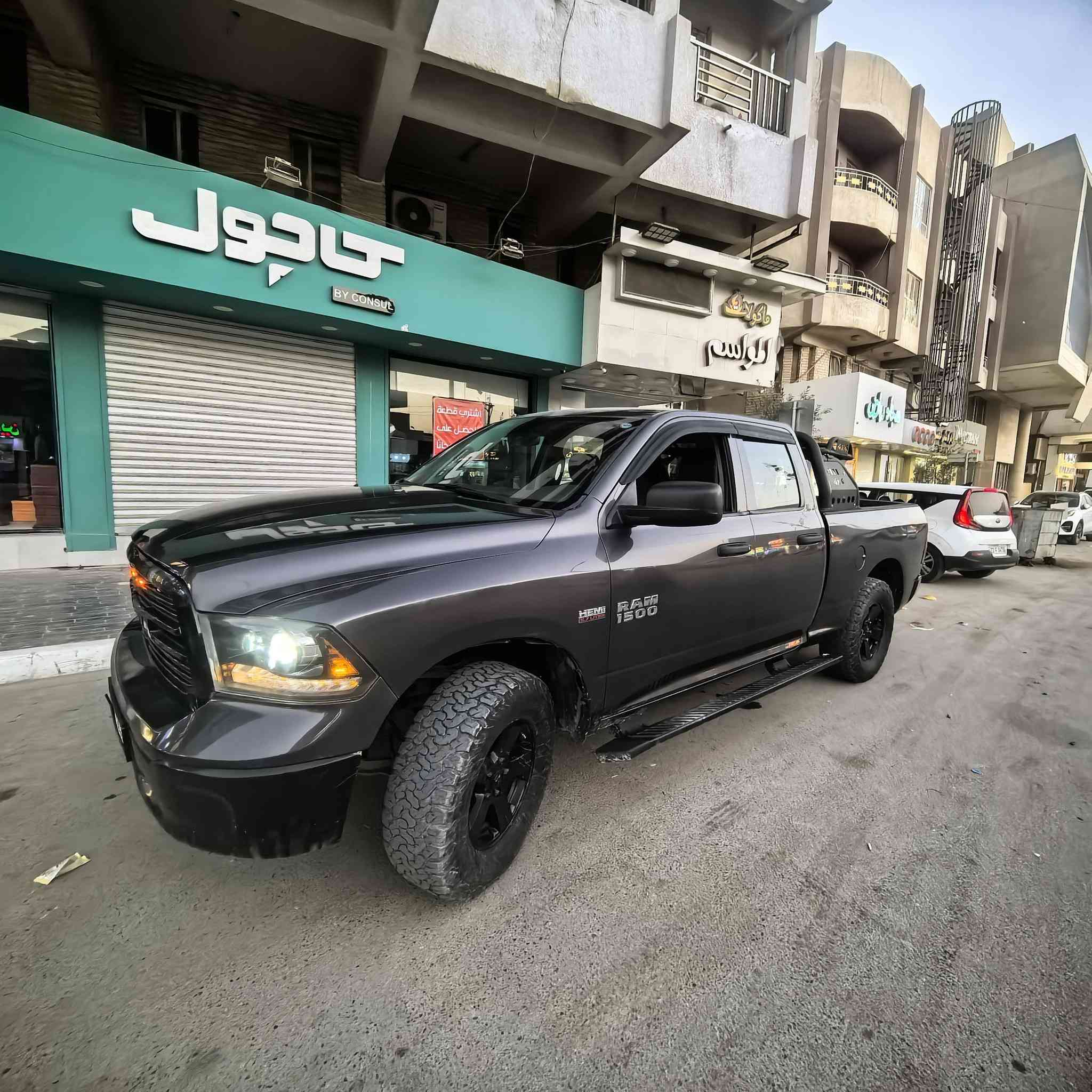 دوج رام 2016
السلام عليكم 
للبيع دوج رام
باب قصير بدي طويل
 كلاسك 2016 
مكينه هيمي 5.7 
رقم شمالي
حادثها من امريكا جاملغ وباب خلفي جهة اليمين حسب صور التقرير المرفق
هنا صار بيها تبديل بنيد وصبغ جاملغ خلفي جهة اليسار حسب السونار المرفق 
مكينة جديده قبل فترة مبدله
كفالة كير ومحرك
الفور ويل ملغي 
السيارة موجوده بالحله
سعر 153 
***********
متوفر ع واتساب و ع الخاص
مكان السيارة بابل/حلة
