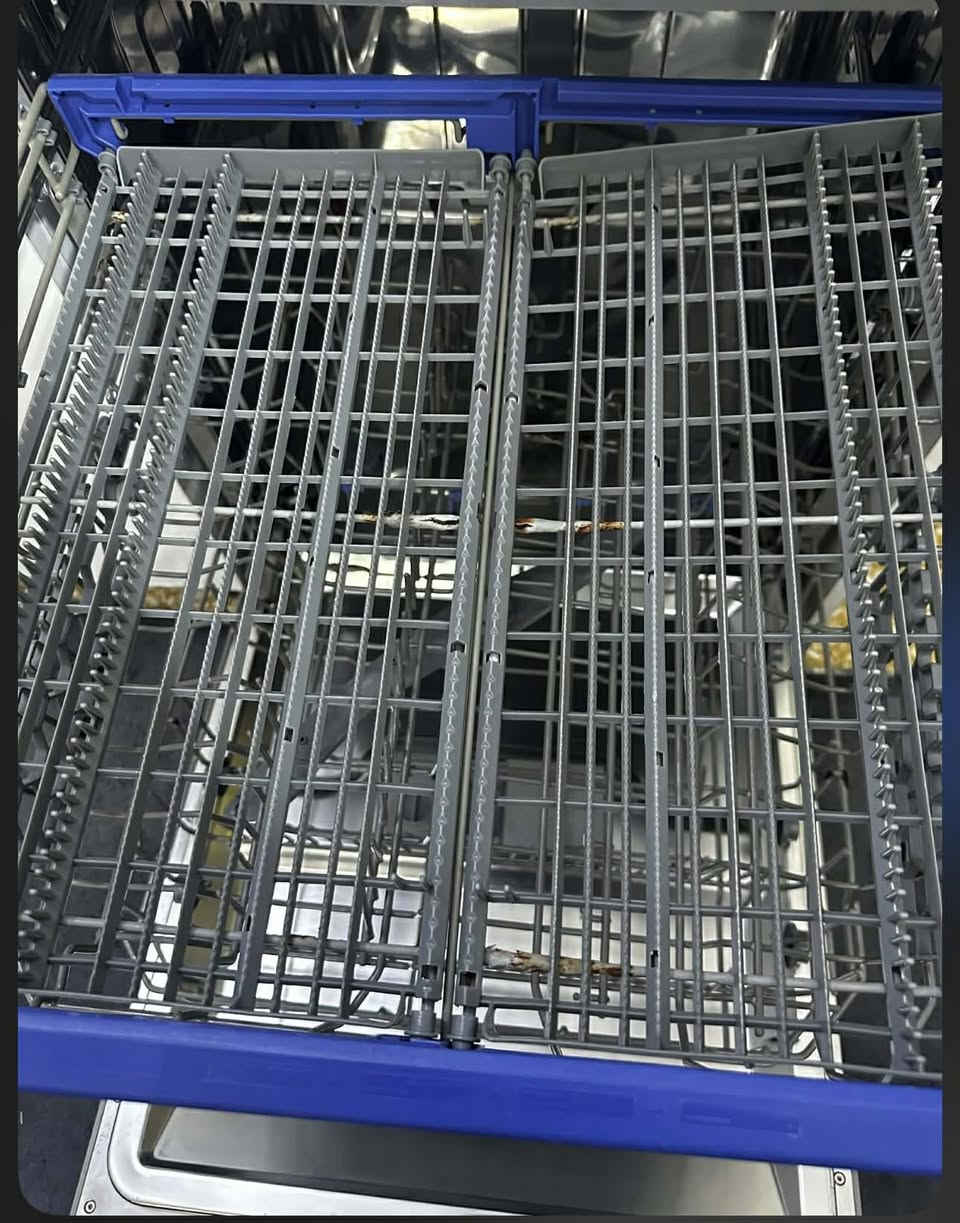 غساله صحون شغاله بس بيه سلات بيهن ضرر سعر 150 وبيه مجال


**إذا كنت صاحب هذا الإعلان وتريد حذفه لأي سبب، رجاءا أرسل رسالة إلى الدعم الفني**