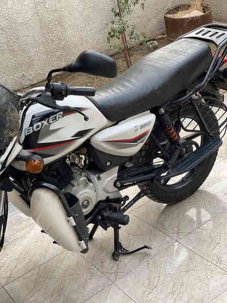 السلام عليكم 
دراجه بوكسر كلاسك رقم وسنويه بغداد
شرط تحويل جاهزه اي نقص مابيه
مديل 22 شكل 23 مكينه مجفته تجفيت شركه 
السعر 1800 وبيه مجال
العنوان بغداد الدورة شارع حي الشرطة
***********
