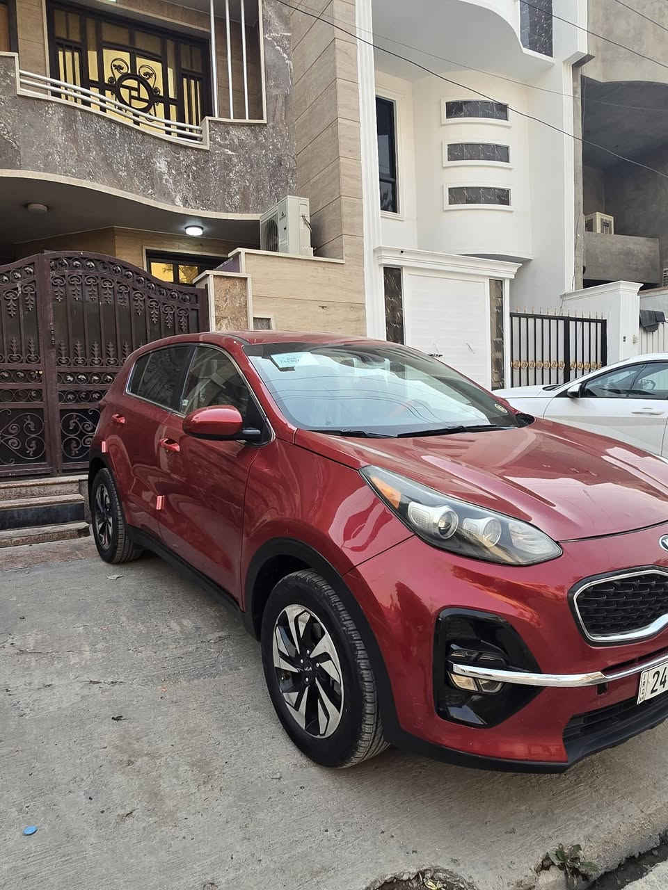 سلام عليكم كيا سبورتج موديل ٢٠٢٠ امريكي مكينه ٢٤٠٠  حادثها جاملغ وبنيد بدون ايرباك وبلعراق بيها شويه بلباب السياره ماشيه ٤٤ الف ميل رقم دهوك ب اسمي اتريد وكاله تريد تحويل اني حاضر
شاشه جبيره كار بلي 
تحكم فول 
اريل نكفيشن 
كشنات تدفئه 
لايت زنون 
لد امامي خلفي 
وبعد بيها اهواي مواصفات 
مواصفات السبورتج المعروفه 
السياره جاهزه ع اخر حبايه وكلش نضيفه 
السعر ١٥٥ وبيها مجال بسيط
غير متواجد ع فيس 
مكان السياره بغداد شارع فلسطين
***********
